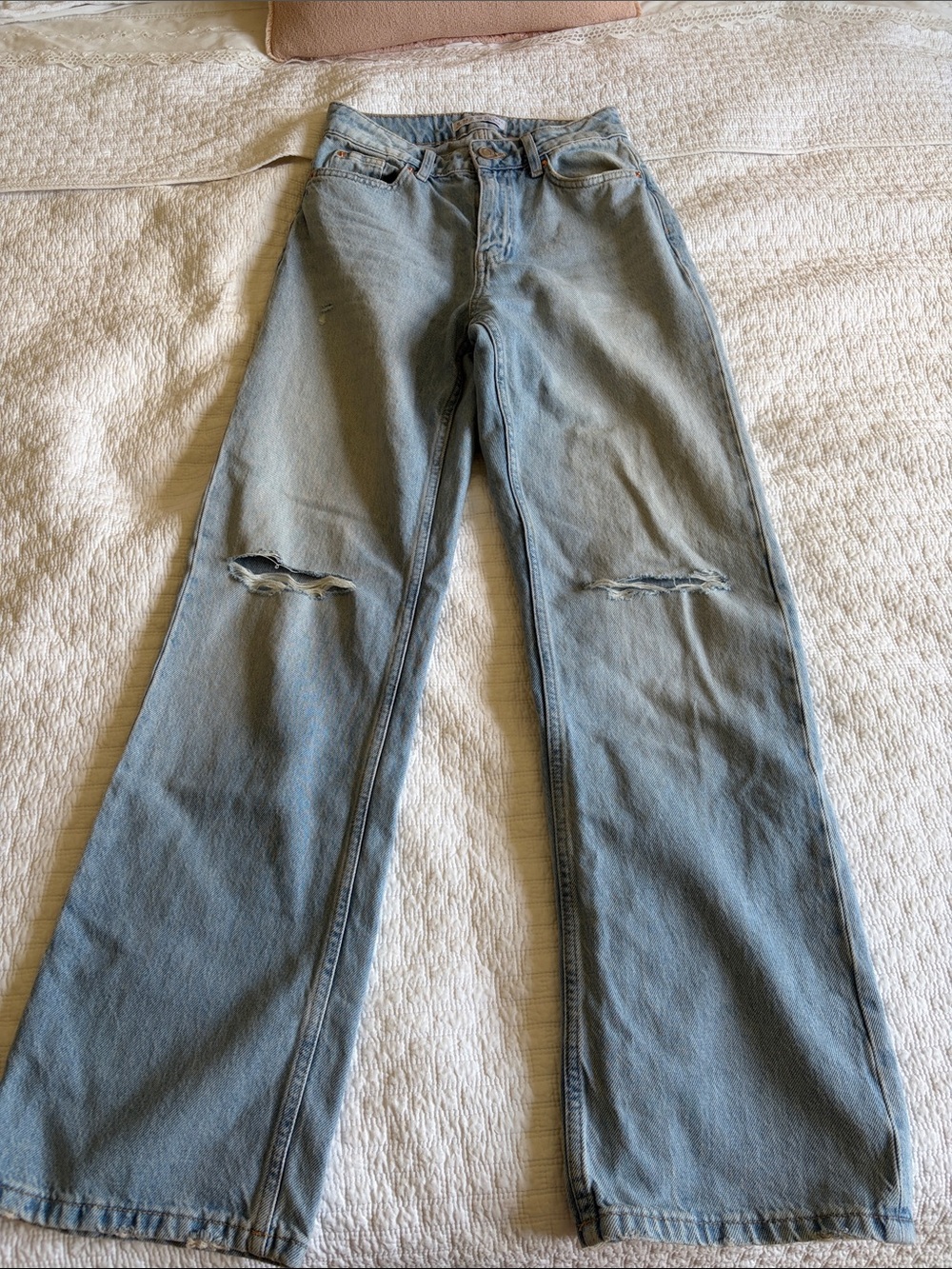 Denim&Co Light Wash Distressed Straight Leg Jeans